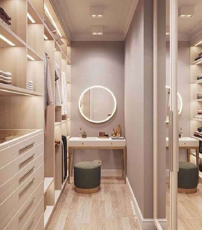 15. Closet em u com penteadeira e espelho. Fonte: Sua Decora&ccedil;&atilde;o