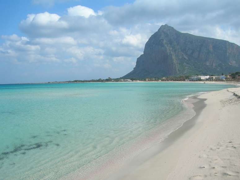 Com longa faixa de areia, San Vito Lo Capo &eacute; considerada uma das melhores praias da It&aacute;lia.