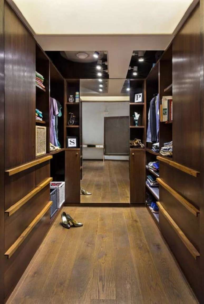 33. Modelo de closet em u planejado para casal. Fonte: Houzz