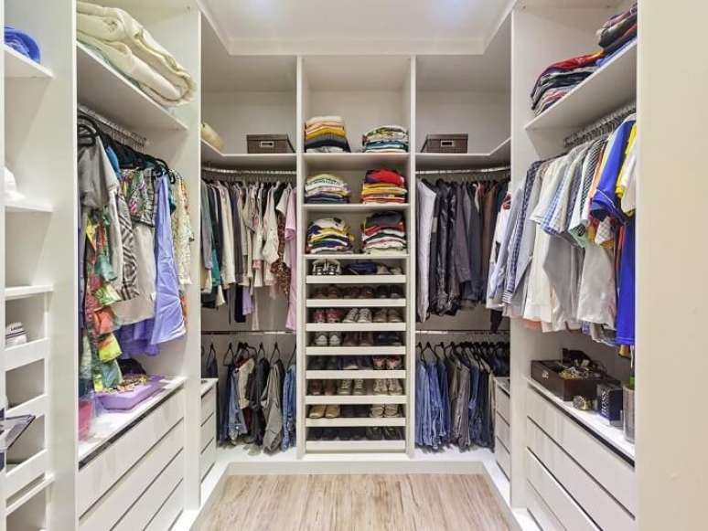 35. Modelo de closet em u planejado. Fonte: Laura Santos