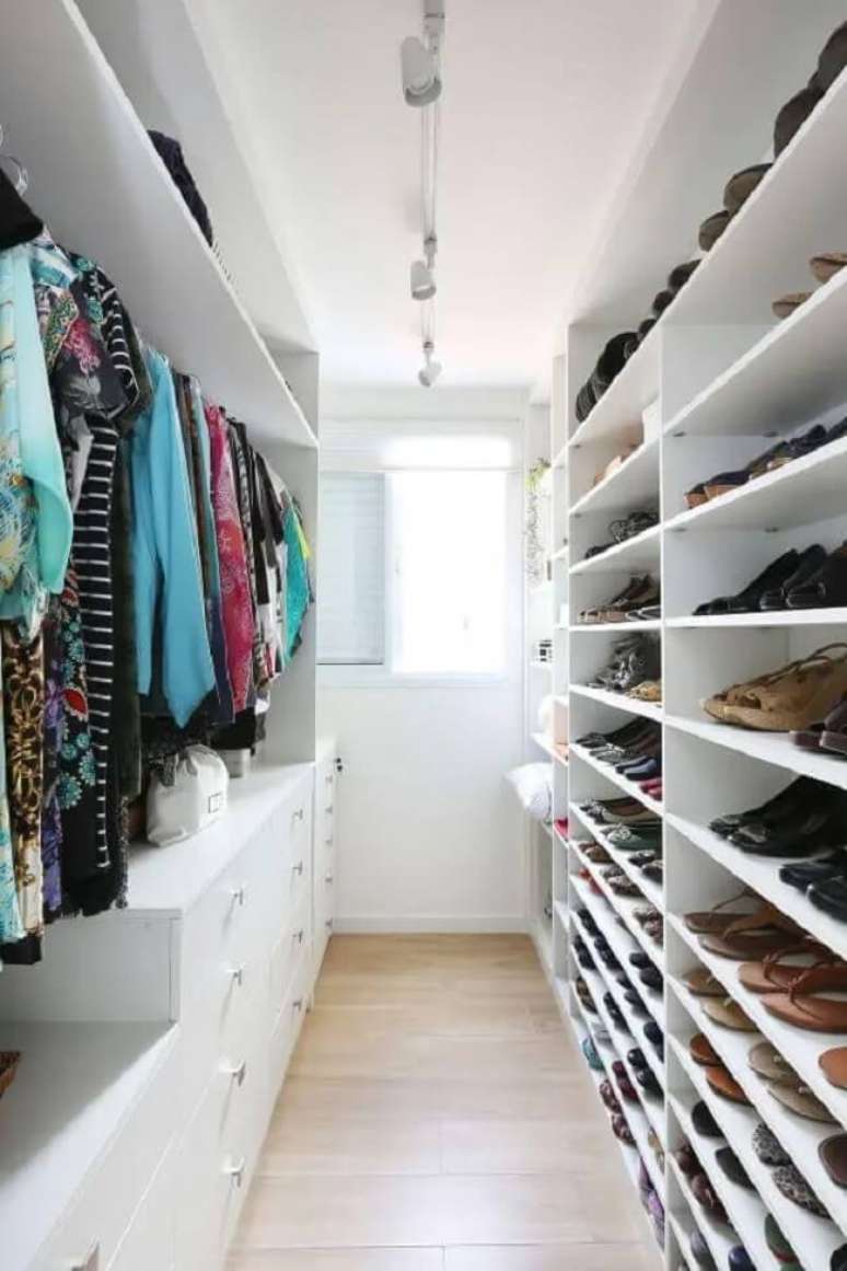 32. Modelo de closet em u pequeno planejado. Fonte: Oliva Arquitetura