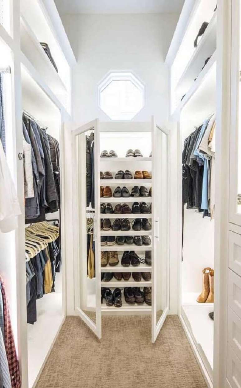 30. Modelo de closet em u com acabamento em gesso. Fonte: Decor F&aacute;cil