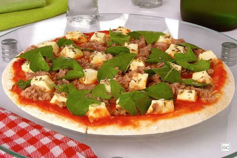 Pizza de atum – Foto: Guia da Cozinha