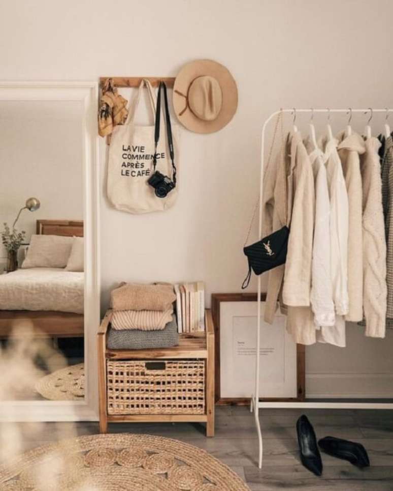 68. Arara de roupas com espelho &ndash; Foto That Girl Larlene