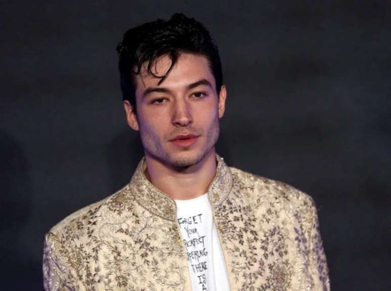 Família acusa Ezra Miller de drogar e agredir fã, e agora pedem ordem de restrição