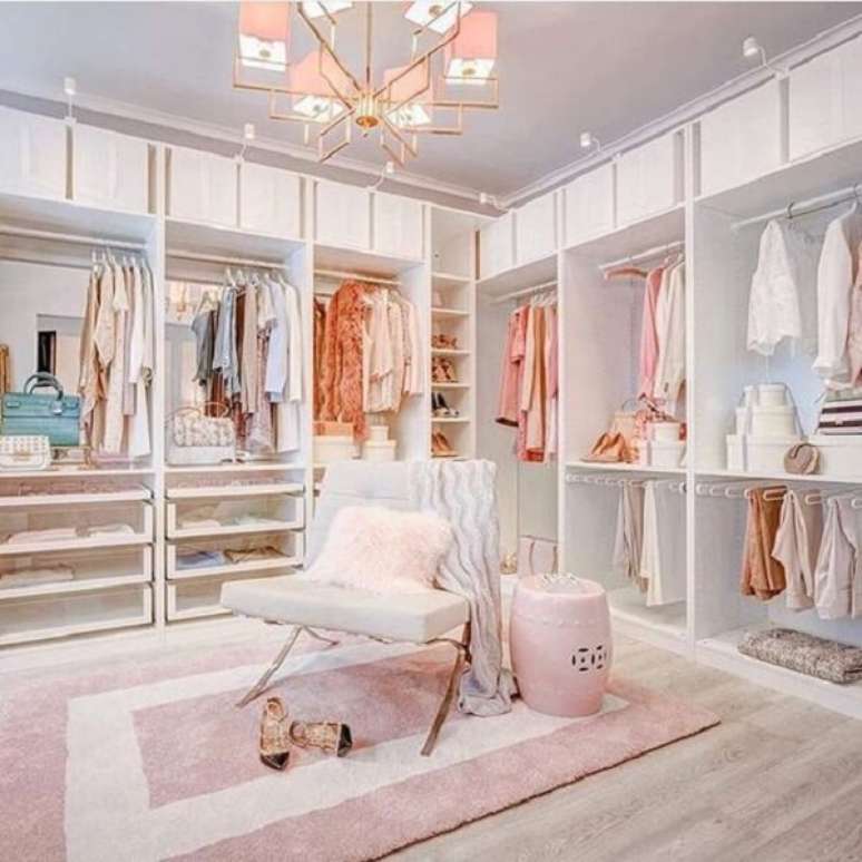 51. Ideias de closet branca e dourada em tons rosa &ndash; Foto