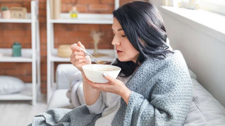 Conhecidas por ajudar a perder peso, as sopas também precisam de cuidados na hora do preparo por conta das calorias