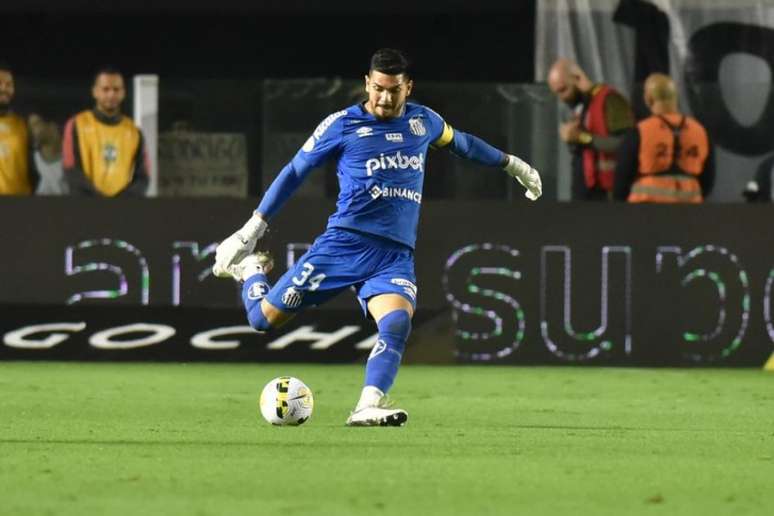 João Paulo está entre os goleiros com mais defesas no Brasileirão –  Santistas