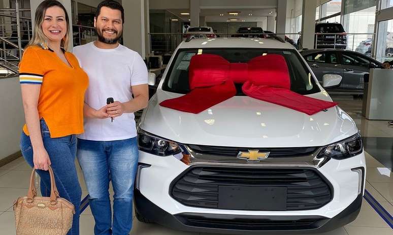 Andressa Urach presenteia marido com carro de R$ 110 mil pelo Dia dos Namorados 