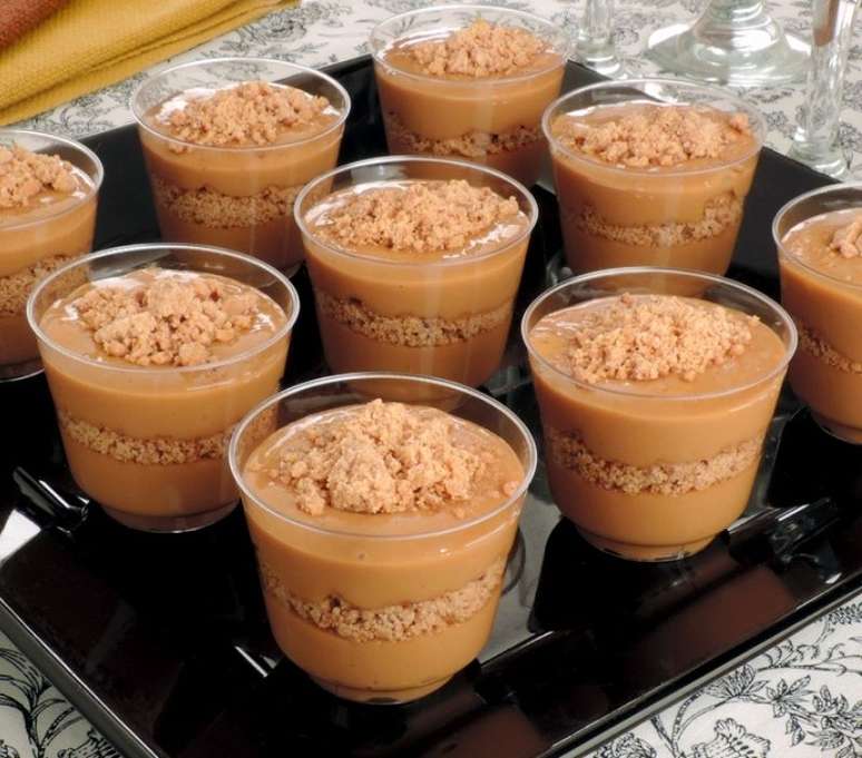 Mousse de doce de leite com paçoca no copinho 