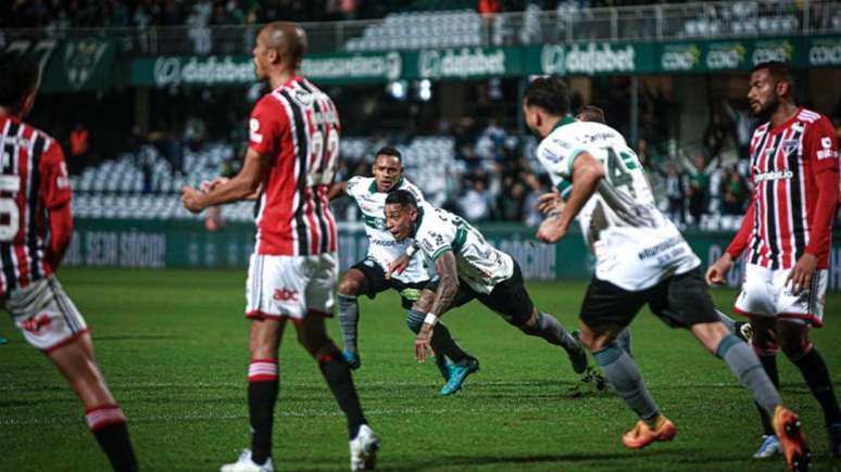 São Paulo erra mais da metade de suas finalizações no Campeonato