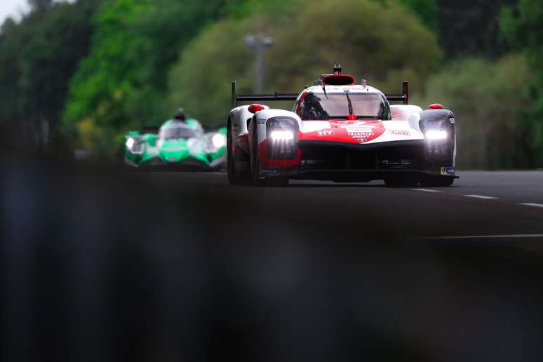 Toyota #7 lidera 24 Horas de Le Mans com um terço de prova 