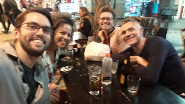 Dom com os amigos Paula Oliveira, Cecília Olliveira e Andrew Fishman, no Rio de Janeiro