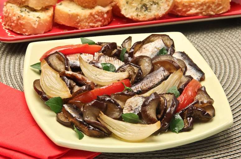 Berinjela ao forno com sardinha – Foto: Divulgação