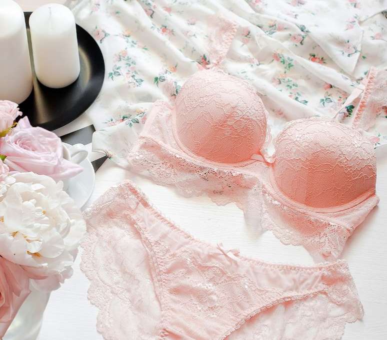 Lingeries rosas e com muita renda são perfeitas para Câncer, Libra e Peixes! 