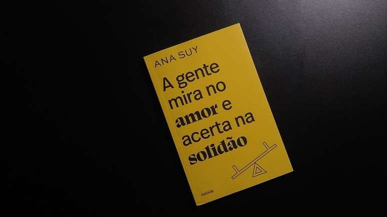 Ana Suy &eacute; autora do rec&eacute;m-lan&ccedil;ado 'A gente mira no amor e acerta na solid&atilde;o'