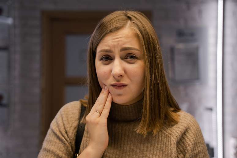 Alguns truques caseiros podem aliviar a dor de dente