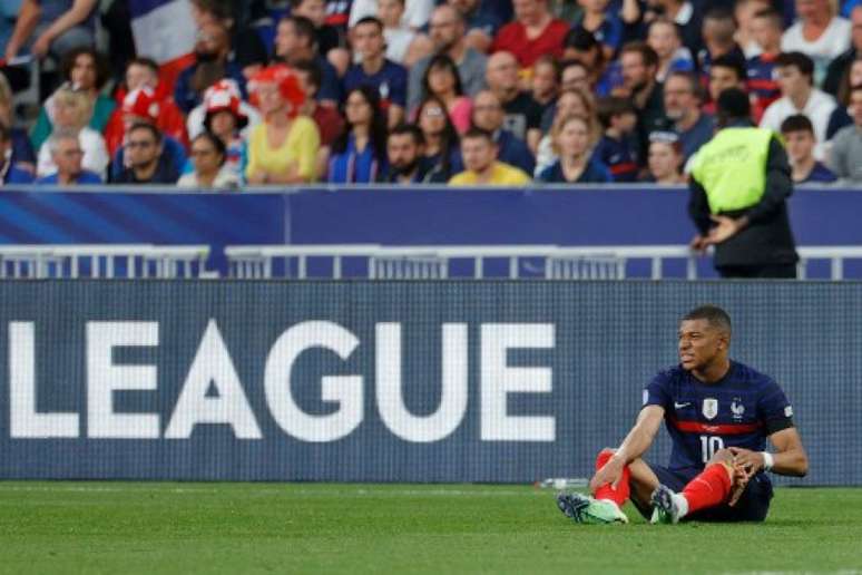 Mbappé não conseguiu evitar o vexame da França na Liga das Nações de 2022 (Foto: GEOFFROY VAN DER HASSELT / AFP)