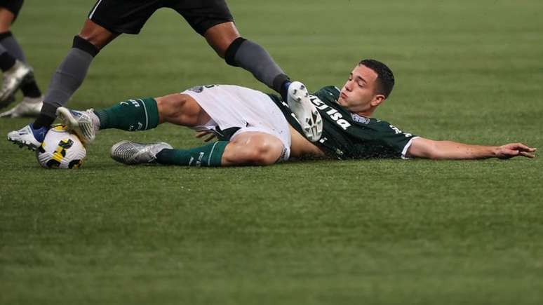 Fabinho é um dos jogadores da base mais utilizados por Abel na temporada (Foto: Cesar Greco/Palmeiras)