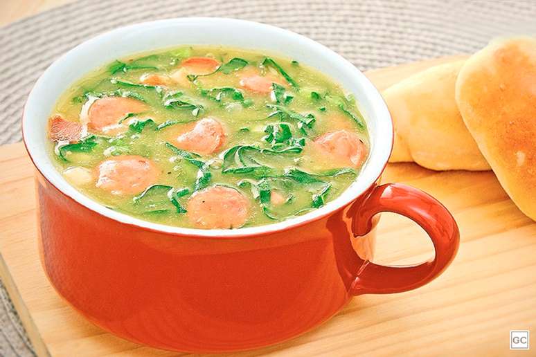 Caldo verde com mandioca – Foto: Guia da Cozinha