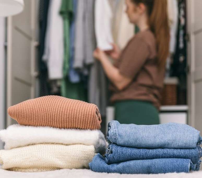 Olhar para o seu pr&oacute;prio guarda-roupa &eacute; um bom primeiro passo para entender o seu estilo pessoal - Shutterstock