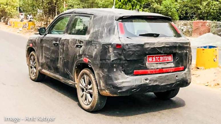 Toyota Urban Cruiser Hyryder em testes na &Iacute;ndia