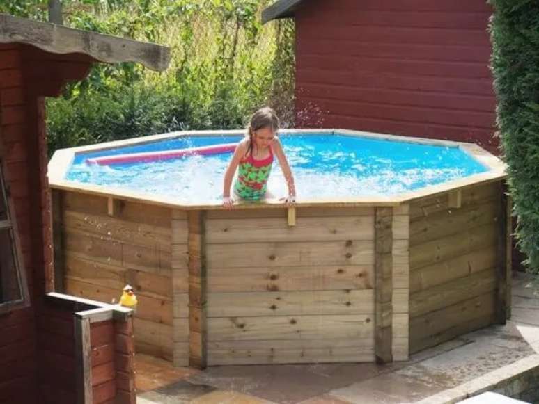 82. Que tal aproveitar a estrutura de pallet para construir uma piscina? Fonte: Construção de Casa