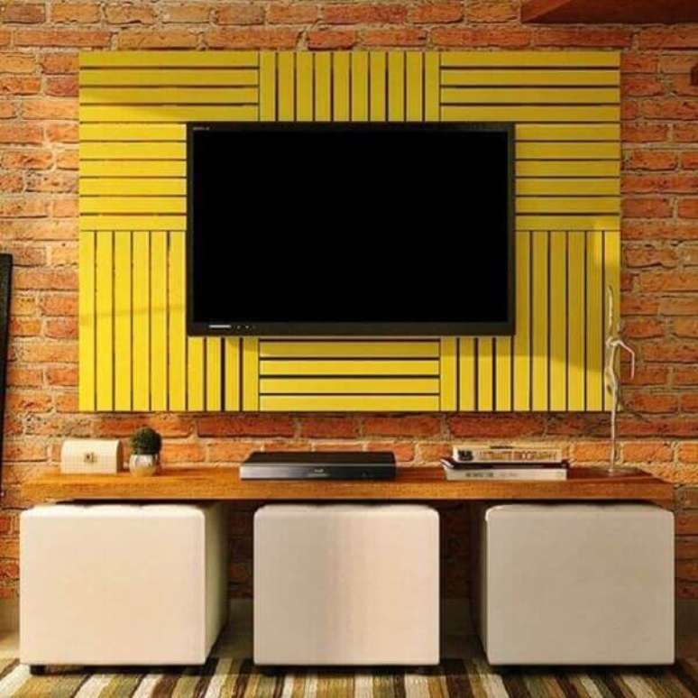 35. Painel de pallet amarelo – Via: Wild Card Tours