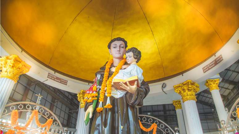 Hoje (13), é Dia de Santo Antonio, o santo casamenteiro. Confira orações e simpatias.