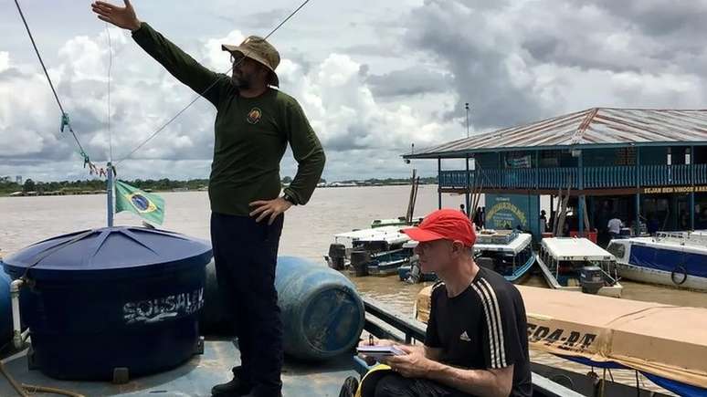 Bruno Pereira e Dom Phillips em foto de 2018; ambos estão desparecidos há mais de uma semana na Amazônia