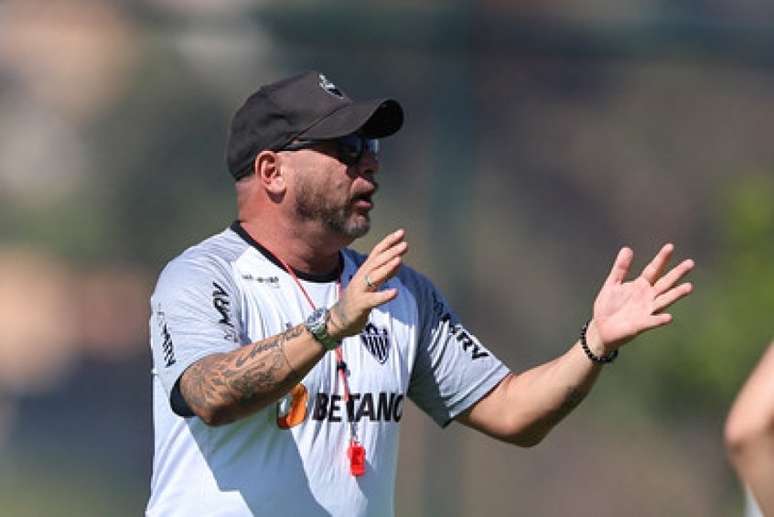 Pressionado no cargo, treinador argentino terá desfalques para duelo no Castelão - (Foto: Pedro Souza/Atlético-MG)