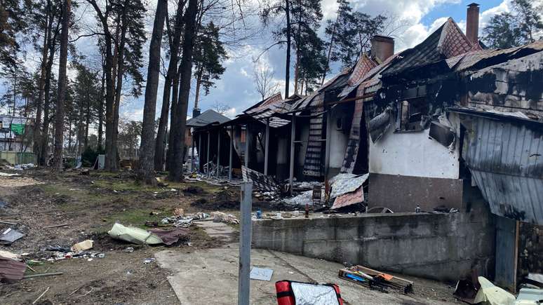 Poucas constru&ccedil;&otilde;es permaneceram intocadas pela ocupa&ccedil;&atilde;o na rua Vygovskogo, em Irpin