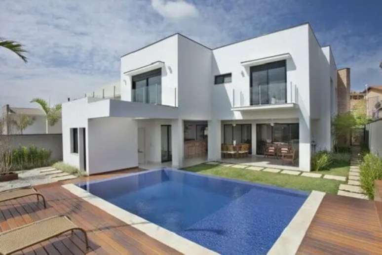 27. Casa moderna com piscina retangular. Fonte: Guardini Stancati