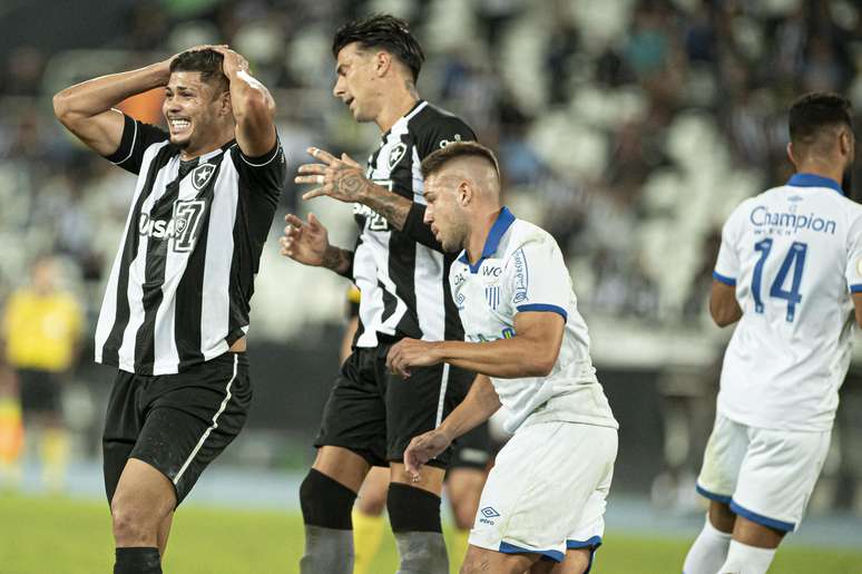 Botafogo perde para o Avaí e entra na zona de rebaixamento