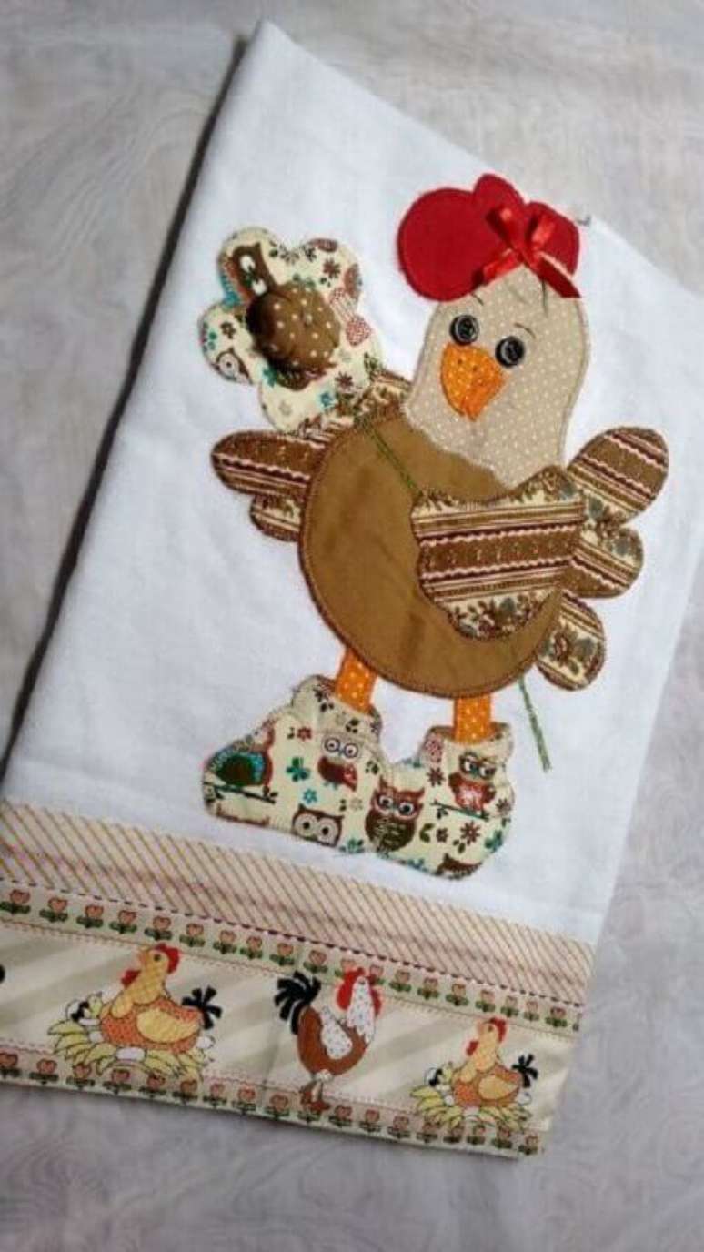 30. Estampa de galinha no pano de prato feito com patchwork para cozinha. Fonte: Elo7