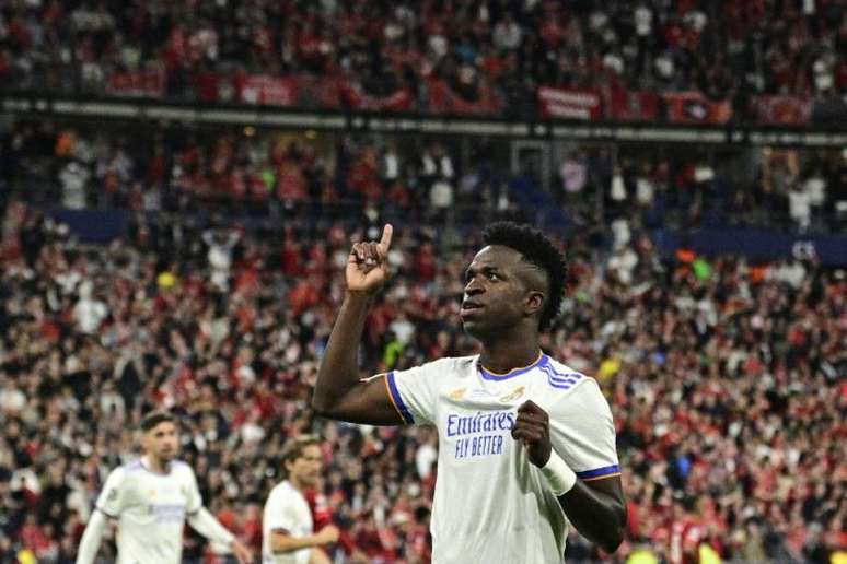 Vinícius Júnior irá renovar com o Real Madrid até 2026 (Foto: JAVIER SORIANO / AFP)