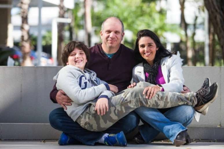 Carla Borges Bertin e o marido, José Carlos Bertin, decidiram compartilhar conhecimento jurídico, de forma gratuita, sobre autismo após diagnóstico do filho Gabriel