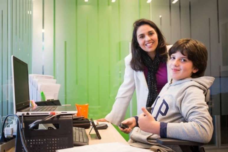 A advogada Carla Borges Bertin e o filho Gabriel, de 11 anos de idade, diagnosticado com TEA desde os 3.  A advogada Carla Borges Bertin e o filho Gabriel, de 11 anos de idade, diagnosticado com TEA desde os 3