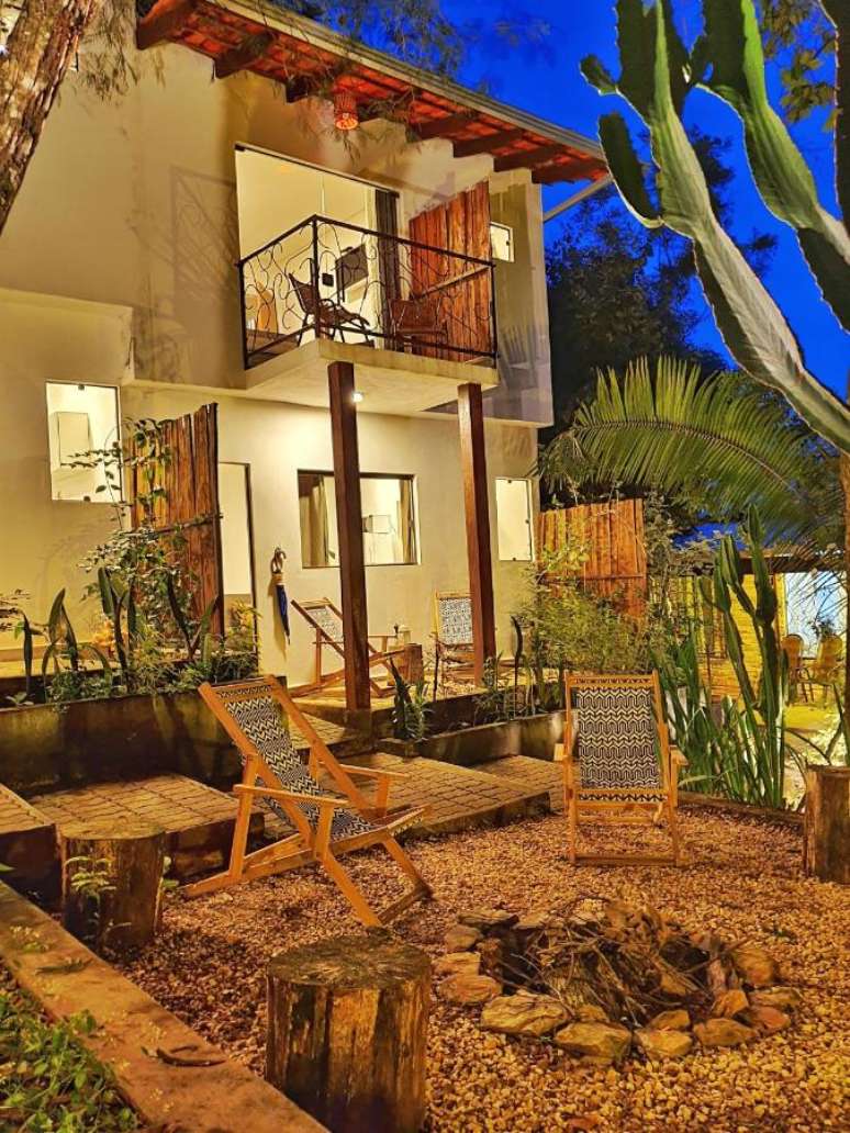 Os chal&eacute;s possuem duas varandas e acesso ao jardim.