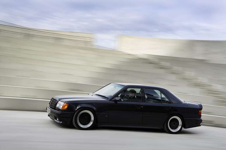 Mercedes-AMG 300 E 6.0 1989