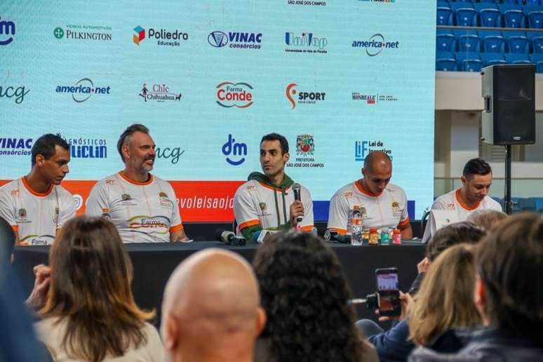 Por saúde mental, Douglas Souza se aposenta da Seleção de Vôlei