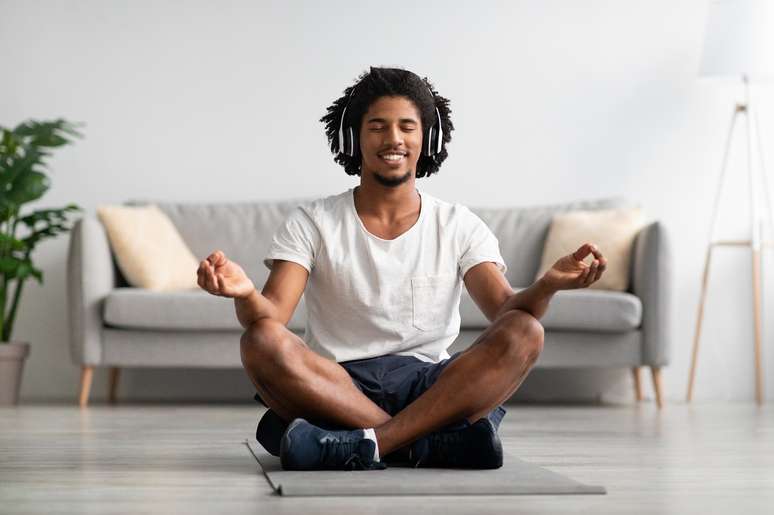 Posição: é preciso sentar no chão para meditar? - Momento