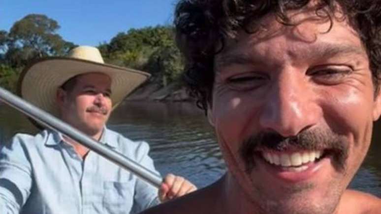 Nas redes sociais, Guito compartilha momento no barco com Murilo Benício e brincam: 'Sobrou Tibério e Guito'.