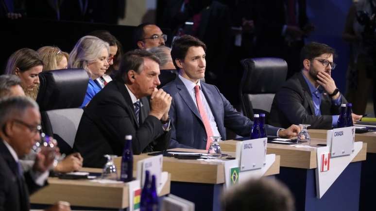 Bolsonaro ao lado do primeiro-ministro do Canadá, Justin Trudeau, na Cúpula das Américas; pressão fez presidente brasileiro se pronunciar no evento sobre o sumiço de Bruno Pereira e Dom Phillips