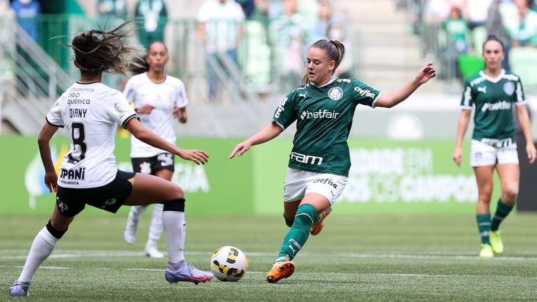 No feminino, Palmeiras é o segundo colocado do Brasileirão, enquanto o Corinthians ocupa a terceira posição