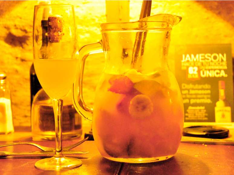 Clericot, o irm&atilde;o mais enfeitado da sangria. Uma mistureba que deu certo.