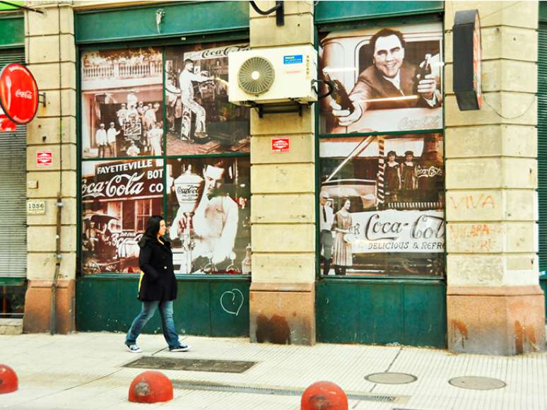 Ahhhh, os murais que são a cara de Montevideo, é muito charme. Mas, perceba minha expressão de felicidade.