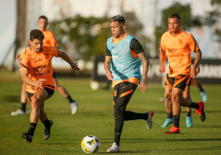 Rafael Ramos e Adson durante treino do Timão (Foto: Rodrigo Coca / Agência Corinthians)