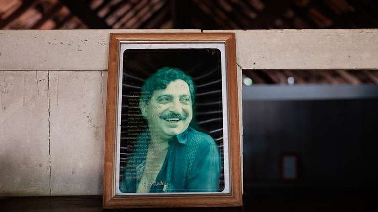 Retrato de Chico Mendes na casa que ele viveu, em Xapuri (AC)