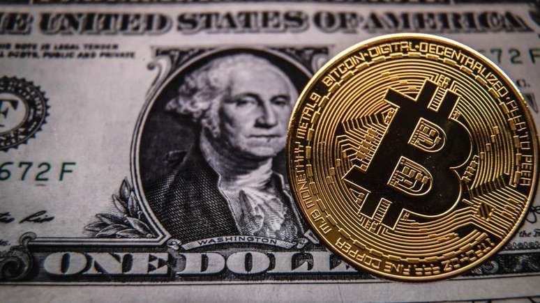 Bitcoin e d&oacute;lar